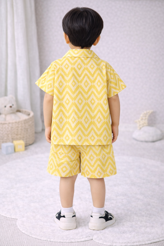 Toddler Boy 2-Piece Yellow Geometric Diamond Print Short Sleeve Shirt and Shorts Set