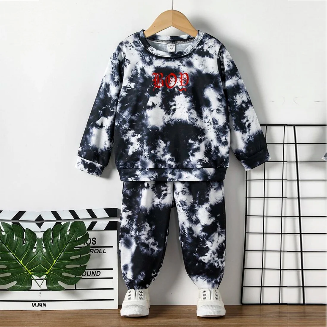 trending black and white design graphical full sleeves t-shirt and pet set